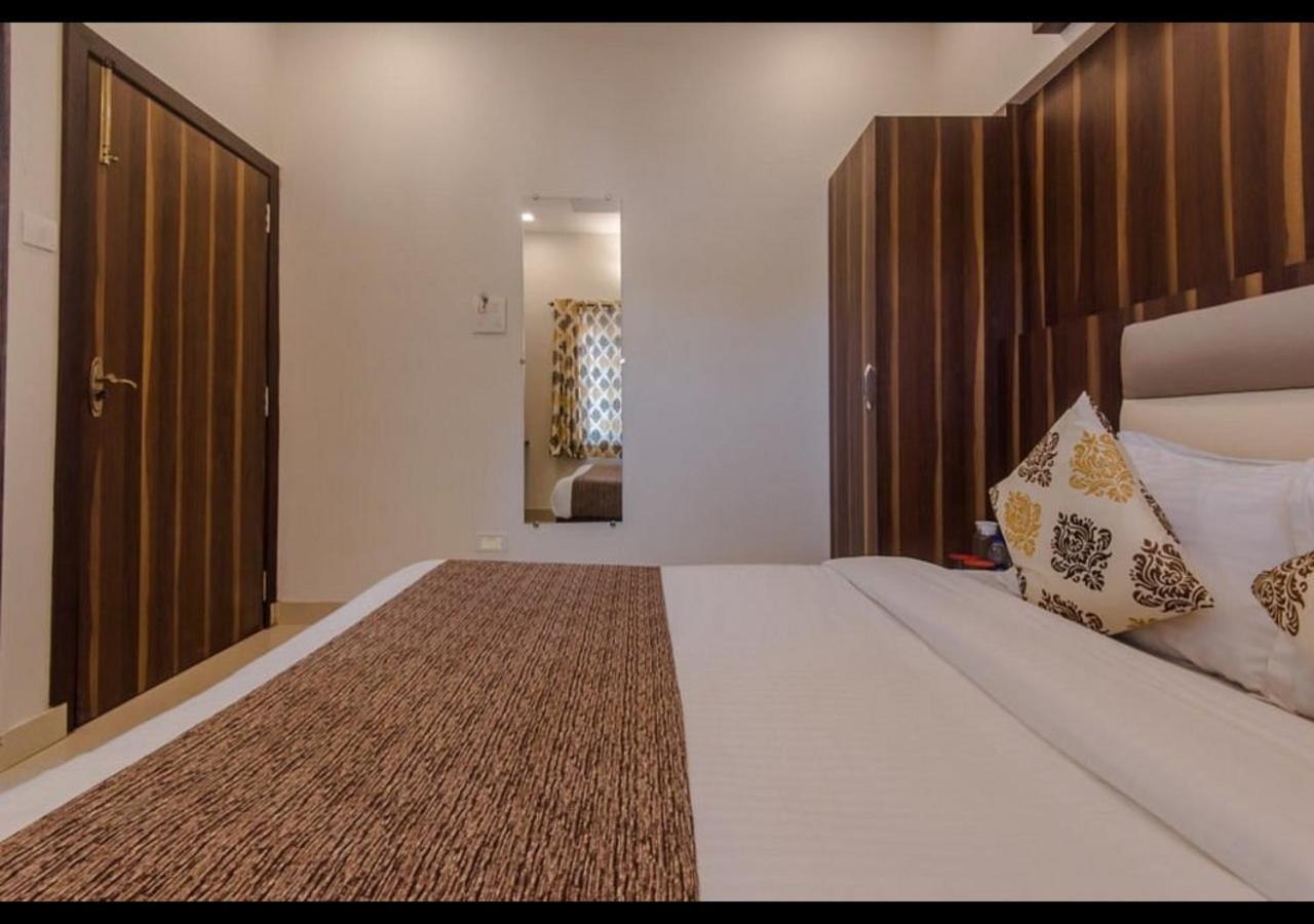 Hotel Golden Palms - Mumbai, Mumbai